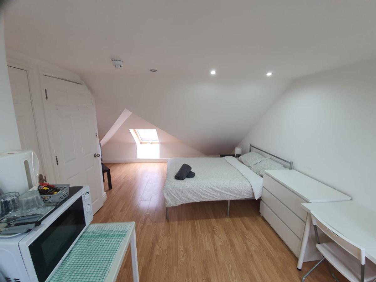 Eastwood Rooms Goodmayes Extérieur photo