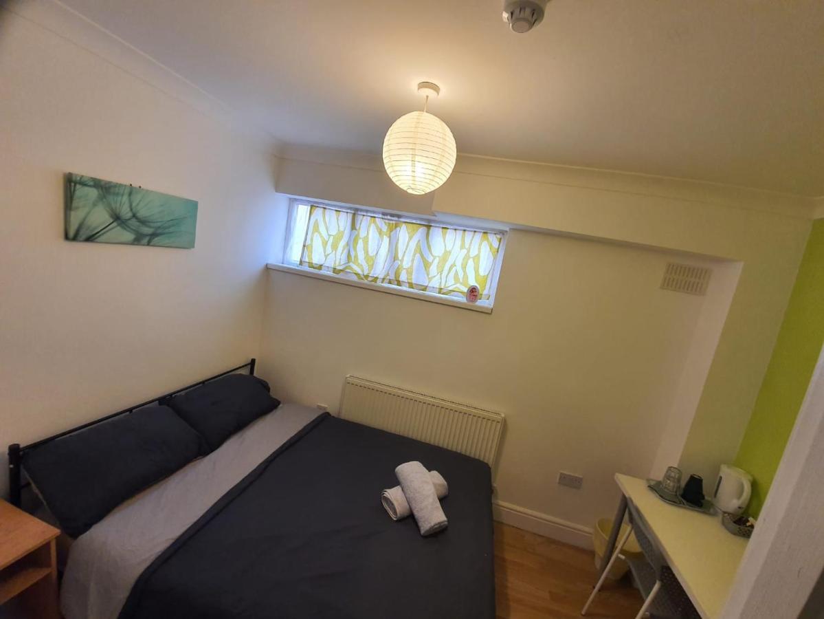 Eastwood Rooms Goodmayes Extérieur photo