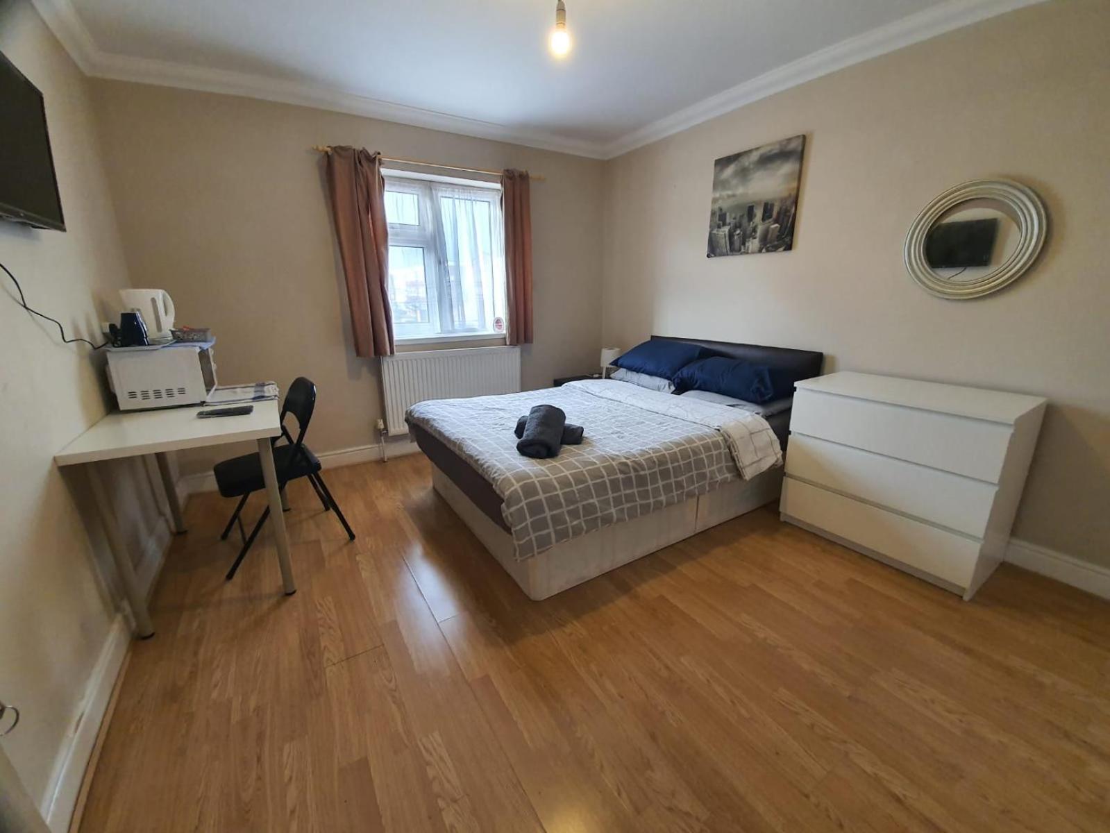 Eastwood Rooms Goodmayes Extérieur photo